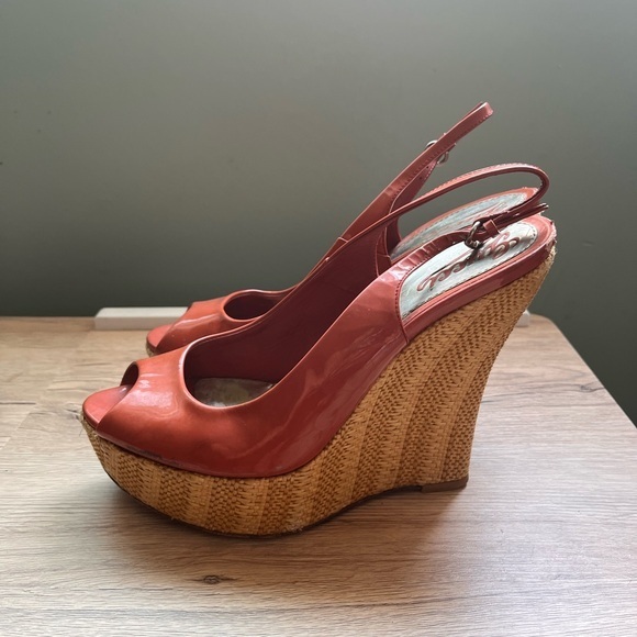 GUCCI Coral Vitello Vernice Soft Starfish Leather Flatform Wedges Size 8 - Picture 1 of 9